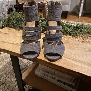 *SOLD* Splendid heels